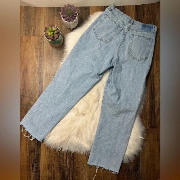 Abercrombie & Fitch The 90s Striaght Ultra High Rise w Criss Cross Waistband - Picture 2 of 4